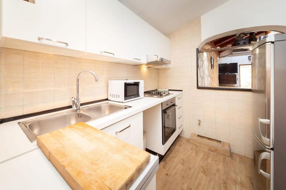 House | Private kitchen | Fridge, microwave, oven, stovetop
