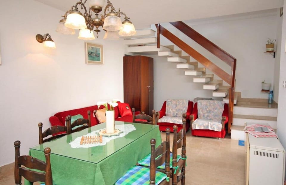 Apartment (A2) | Dining