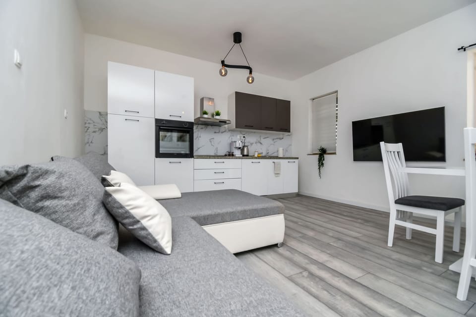 Apartment (A1) | Dining