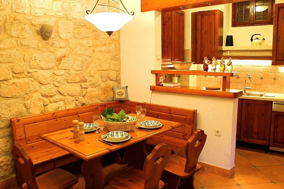 House | Private kitchen | Fridge, microwave, oven, stovetop