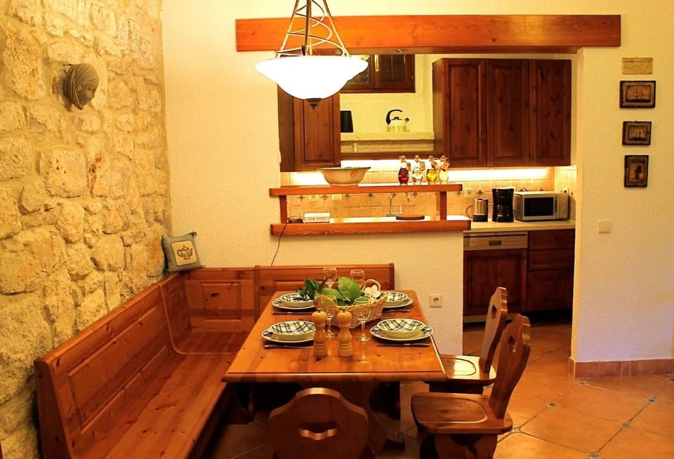 House | Private kitchen | Fridge, microwave, oven, stovetop