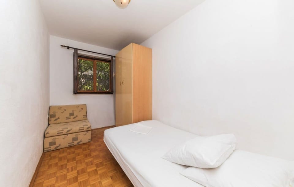 House | Iron/ironing board, WiFi (free)