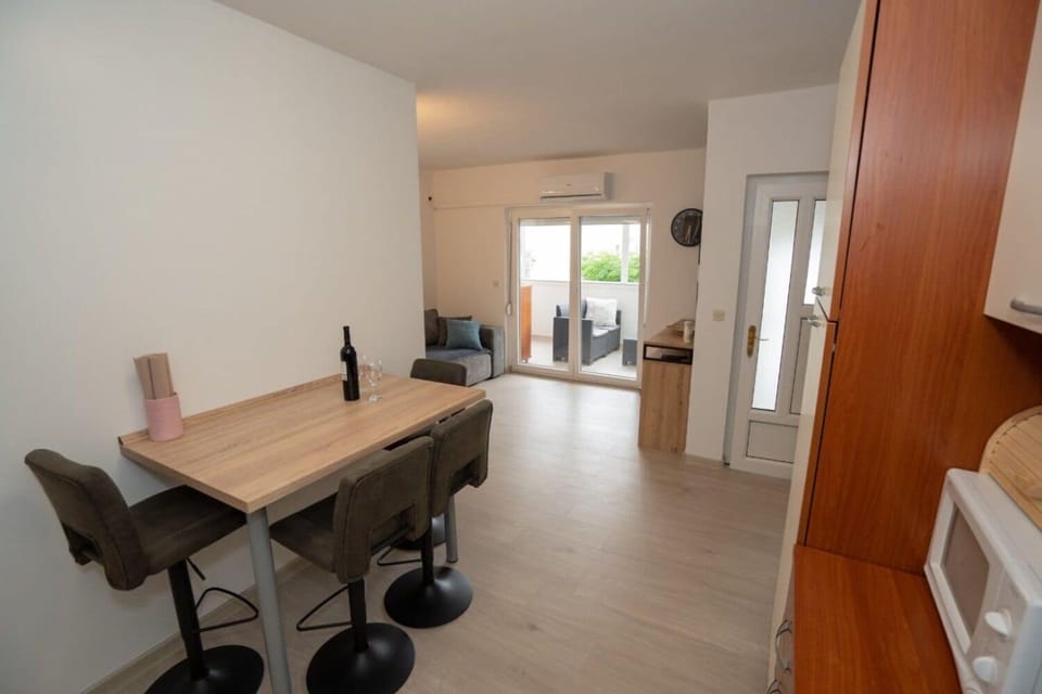 Apartment (A1) | Dining