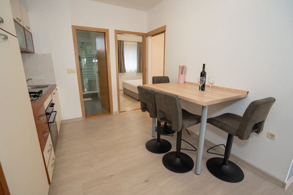 Apartment (A1) | Dining