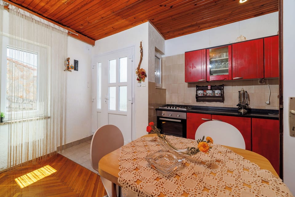 Apartment (A1) | Private kitchen | Fridge, oven, stovetop, espresso maker
