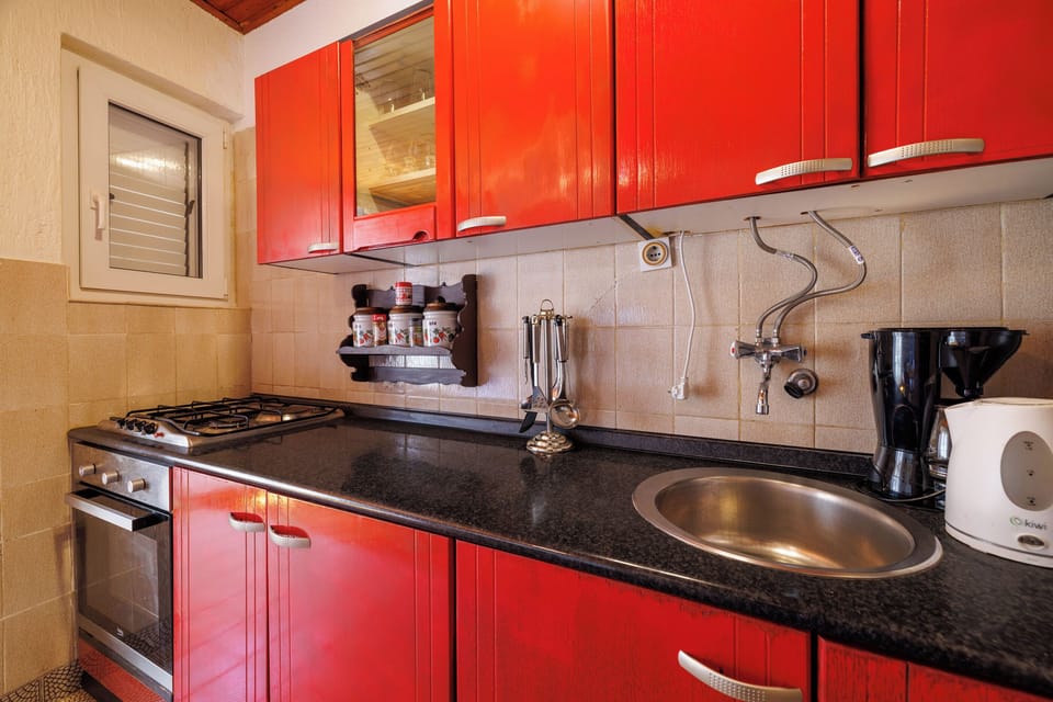 Apartment (A1) | Private kitchen | Fridge, oven, stovetop, espresso maker