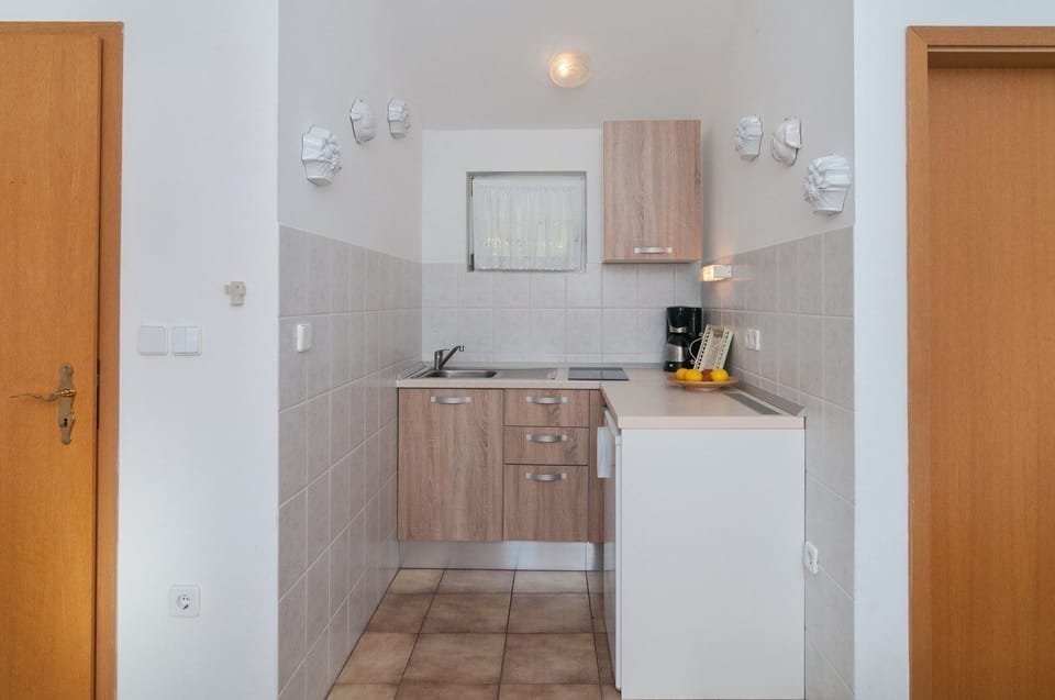 Studio (A2) | Private kitchen | Fridge, stovetop, espresso maker, electric kettle