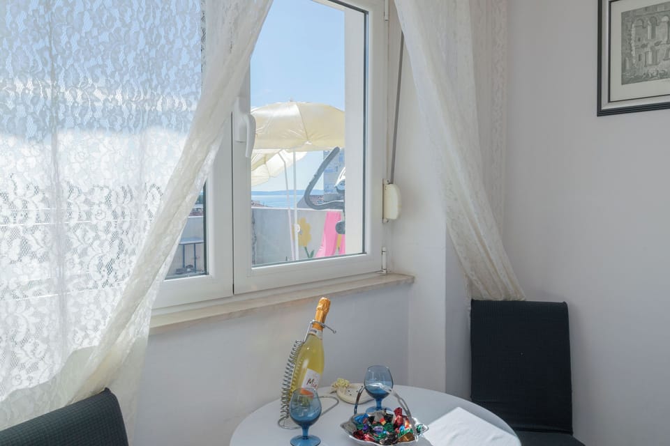 Apartment (A1) | Private kitchen | Fridge, microwave, stovetop, espresso maker