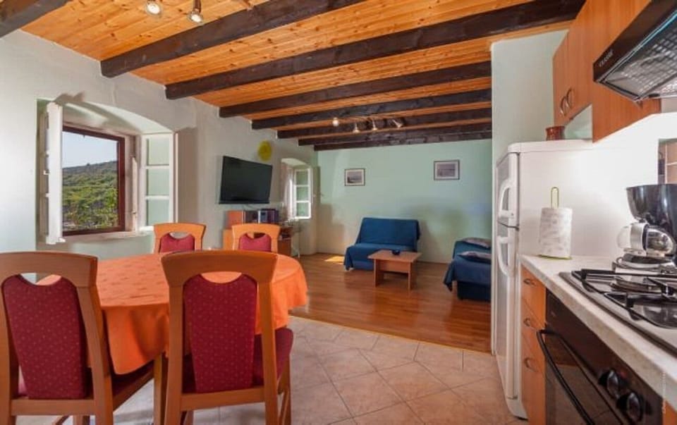 Apartment (A1) | Dining