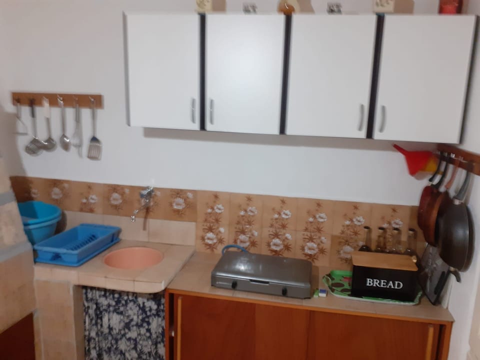 House | Private kitchen | Fridge, stovetop, cookware/dishes/utensils