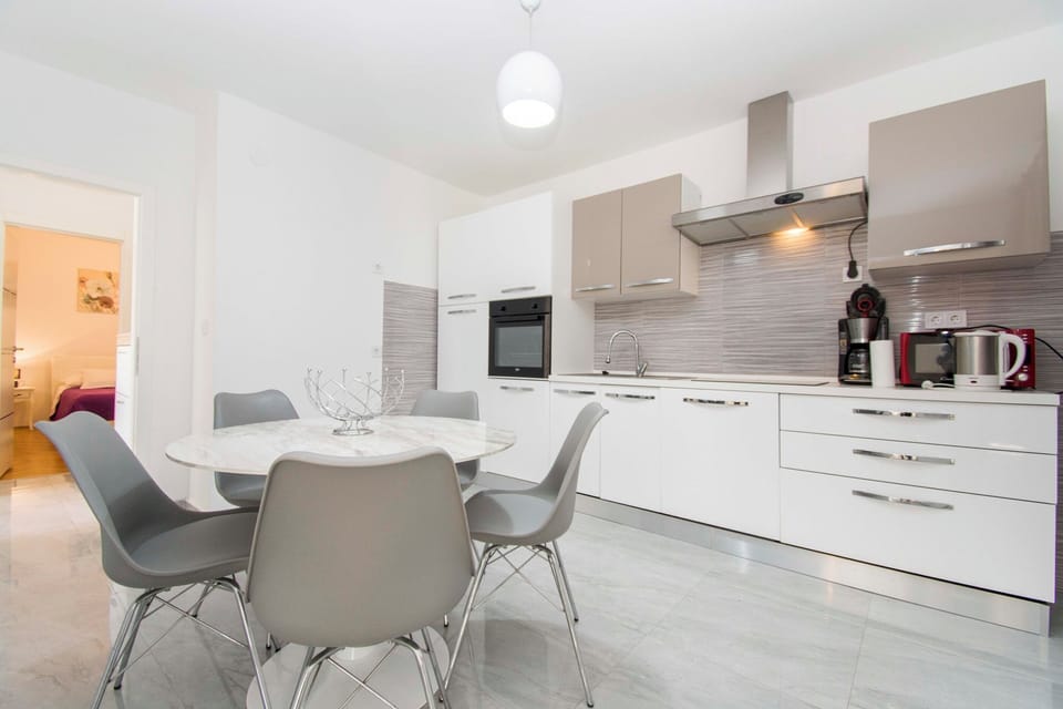 House | Dining