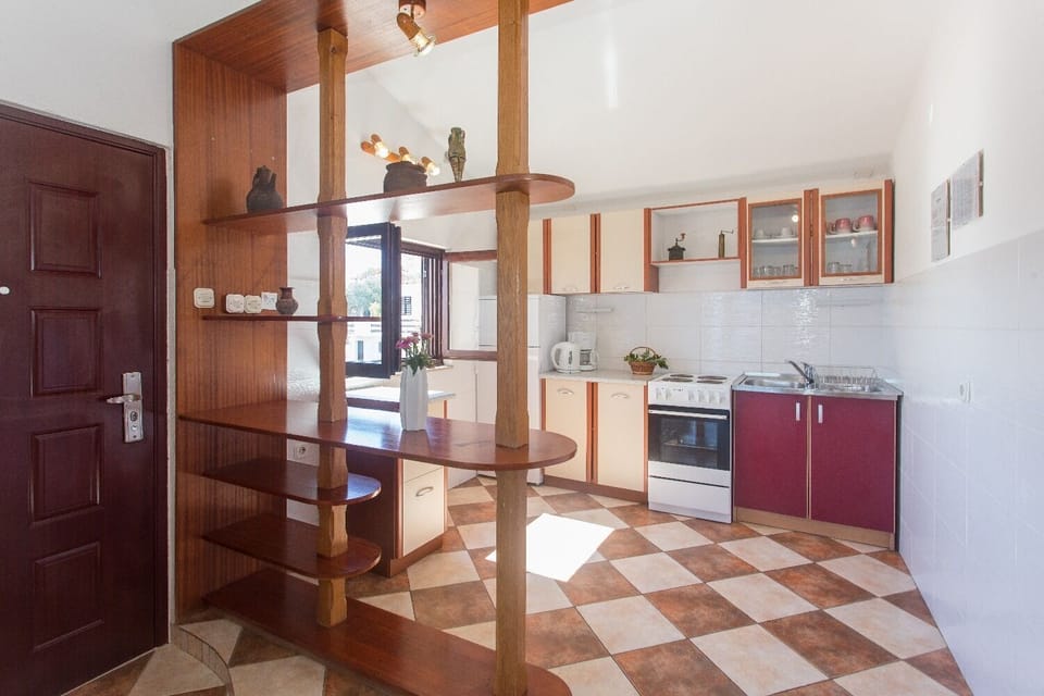 Apartment (A1) | Private kitchen | Fridge, microwave, oven, stovetop