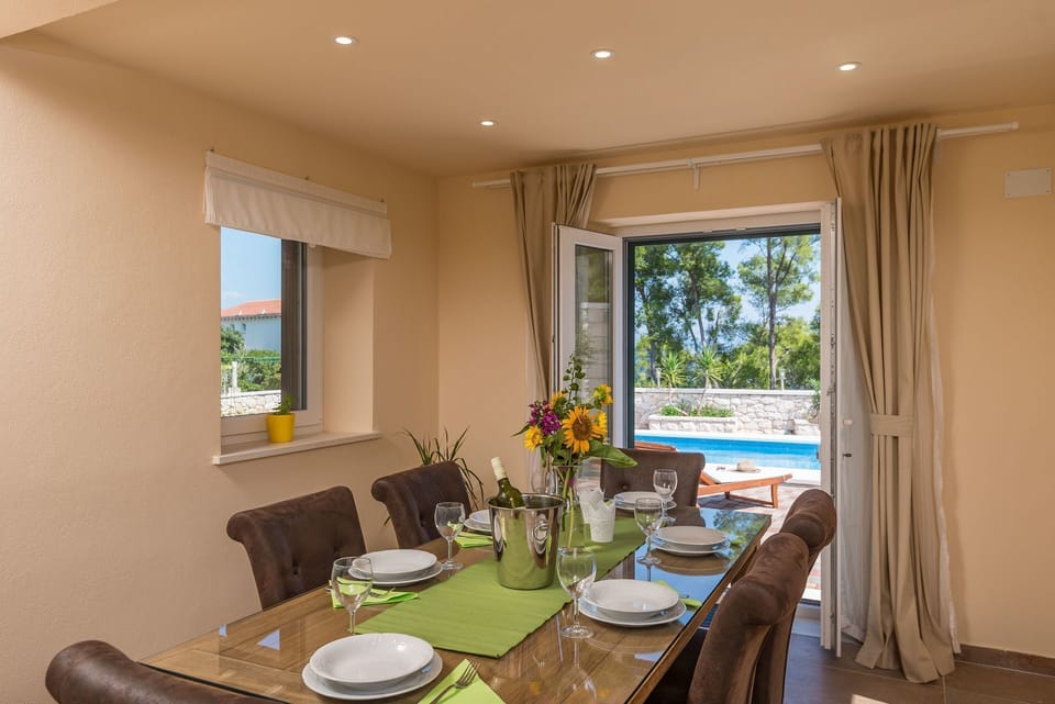 House | Dining