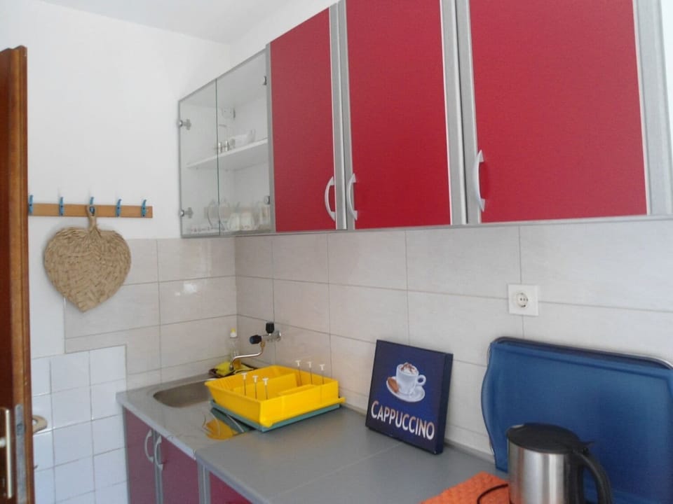 Apartment (A2) | Private kitchen | Fridge, oven, stovetop, espresso maker