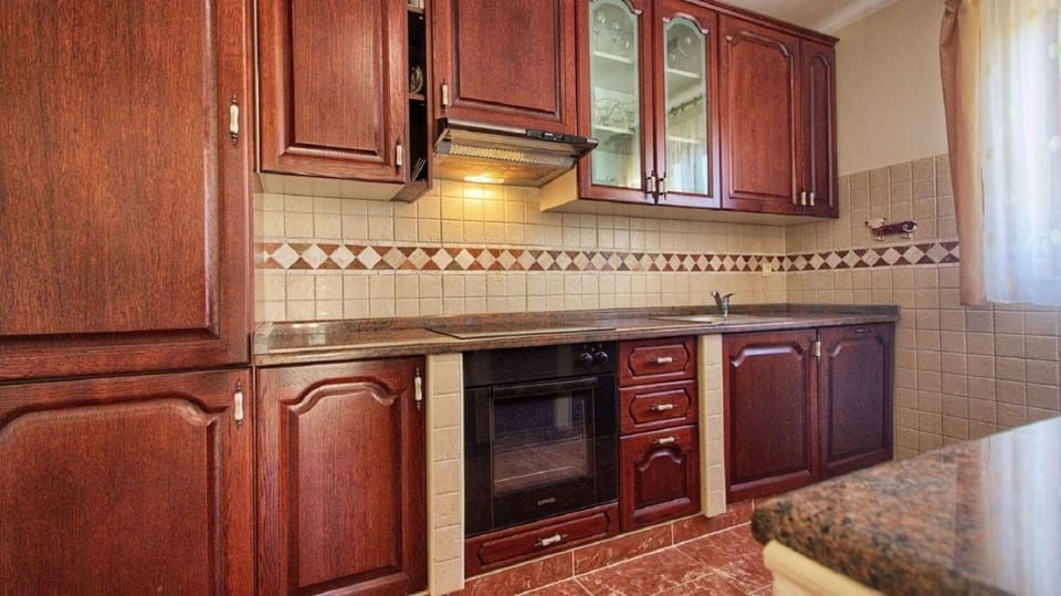 House | Private kitchen | Fridge, microwave, oven, stovetop
