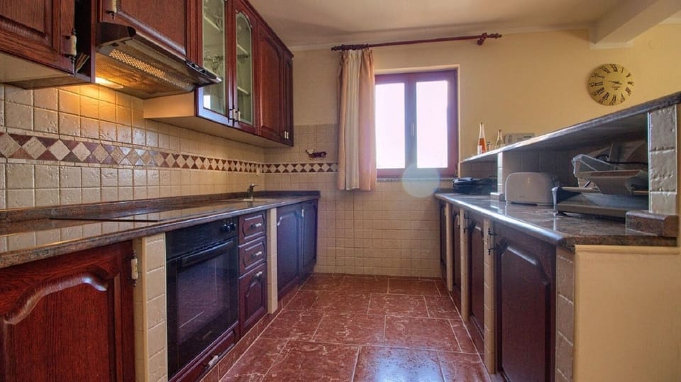 House | Private kitchen | Fridge, microwave, oven, stovetop