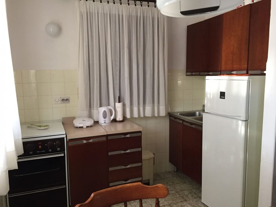 House | Private kitchen | Fridge, oven, stovetop, electric kettle