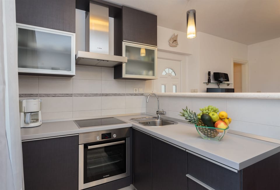 House | Private kitchen | Espresso maker, fridge, microwave, oven