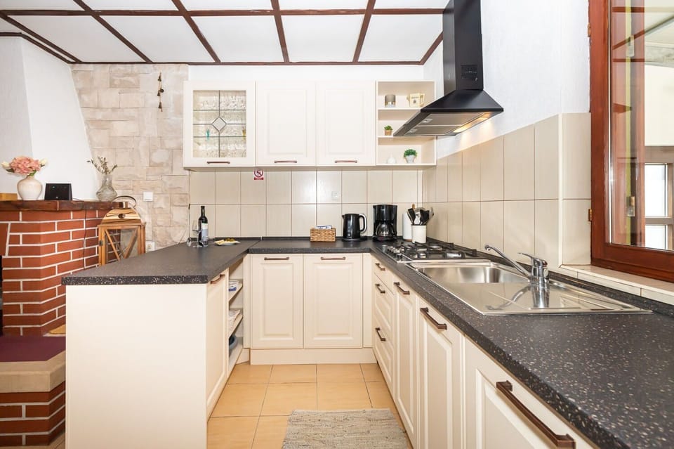 House | Private kitchen | Fridge, stovetop, espresso maker, electric kettle