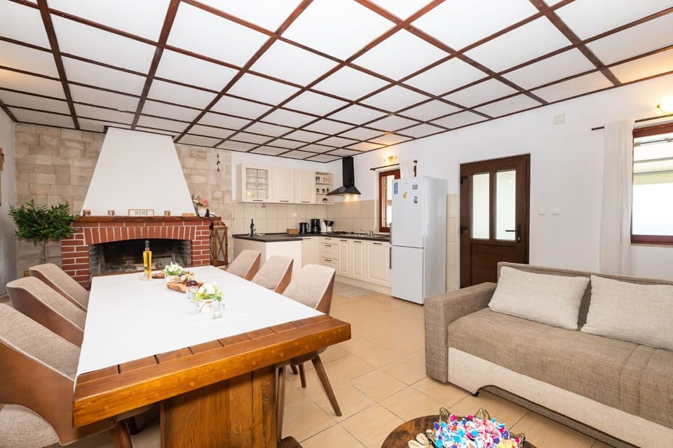 House | Dining