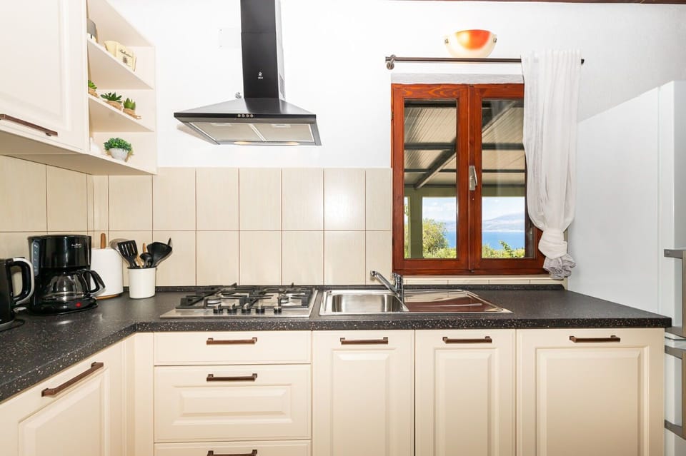 House | Private kitchen | Fridge, stovetop, espresso maker, electric kettle