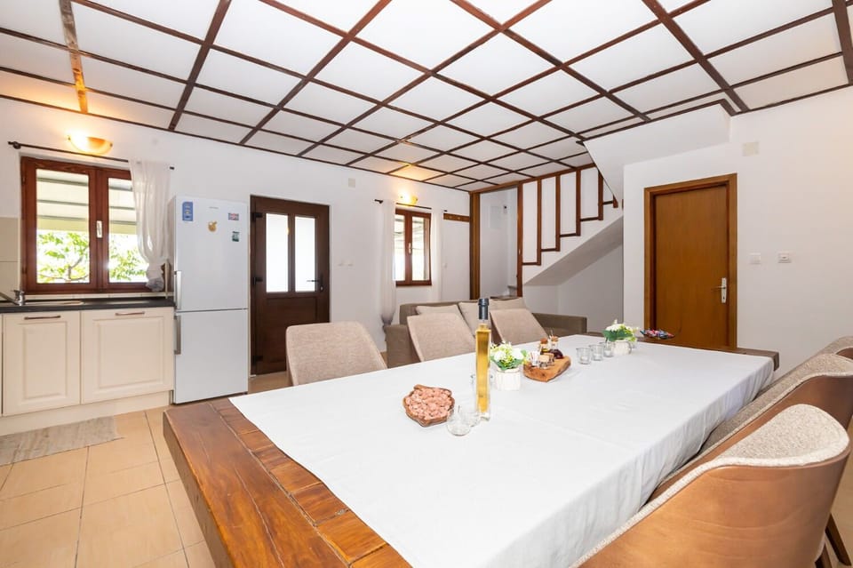House | Dining