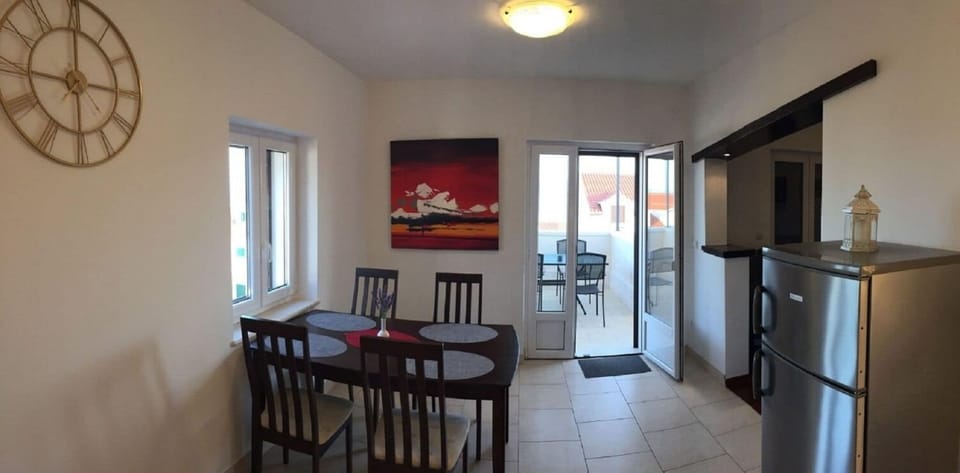 Apartment (A1) | Dining