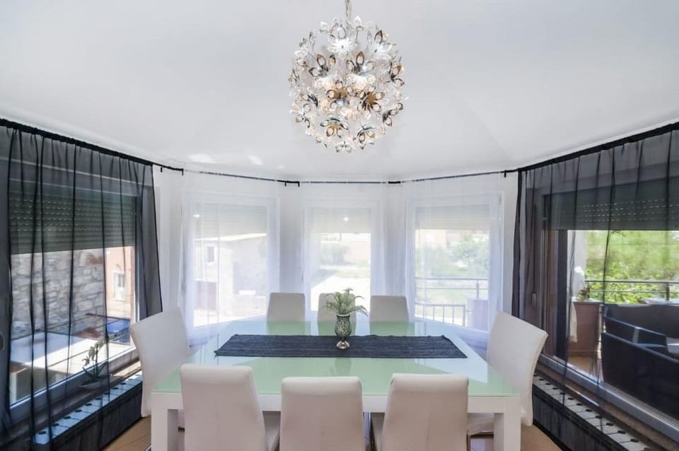 House | Dining
