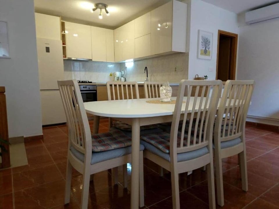 House | Private kitchen | Fridge, microwave, oven, stovetop