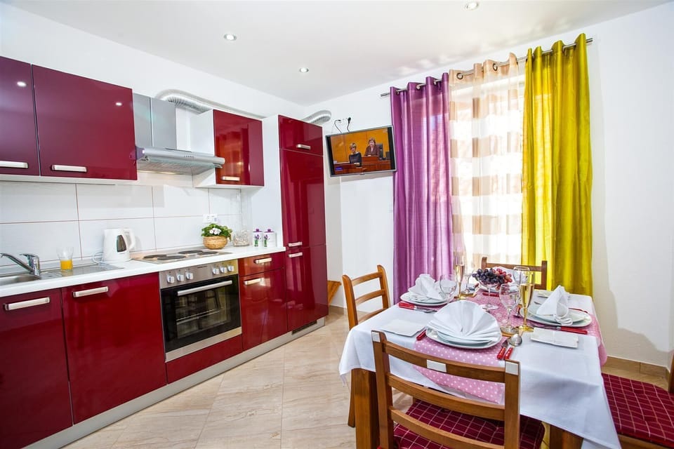 Apartment (A1) | Dining