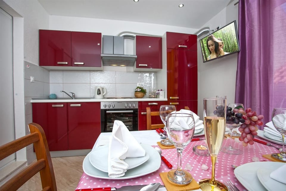 Apartment (A1) | Dining