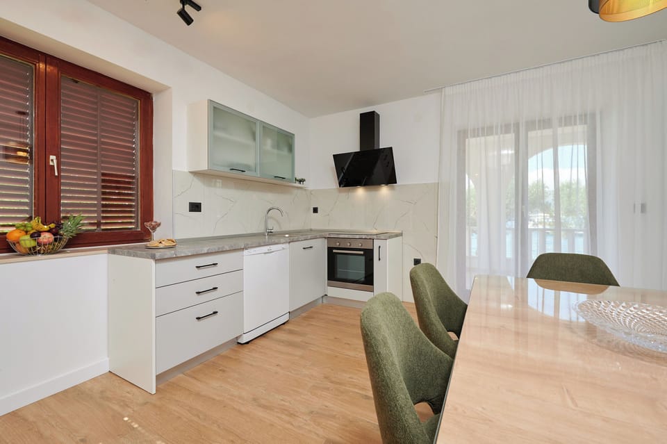 Apartment (A1) | Private kitchen | Fridge, microwave, oven, stovetop