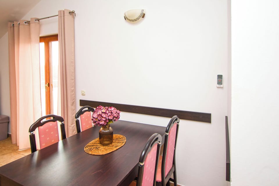 Apartment (A1) | Dining