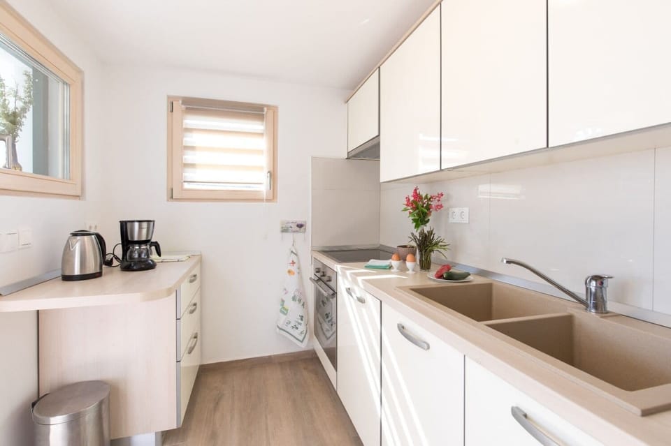 House | Private kitchen | Fridge, microwave, oven, stovetop