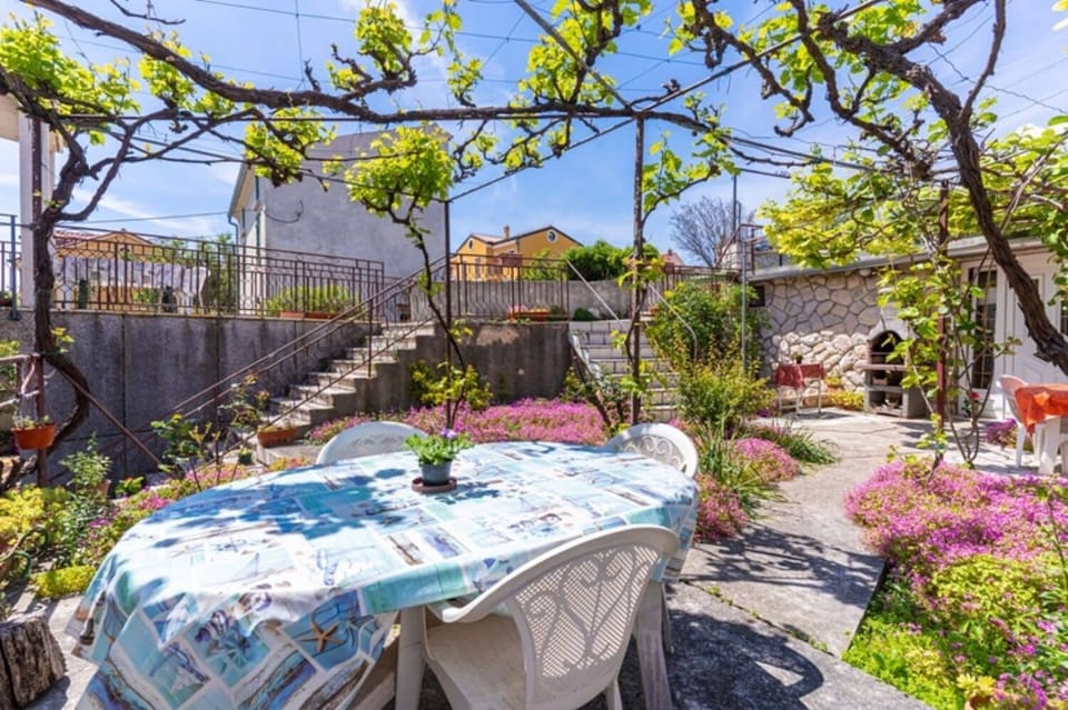 Studio (A1) | Garden