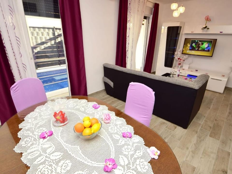 Apartment (A1) | Dining