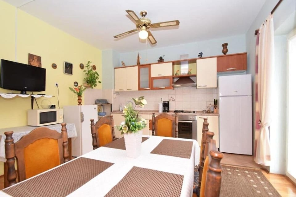 Apartment (A1) | Private kitchen | Espresso maker, fridge, microwave, oven