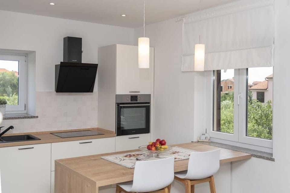Apartment (A1) | Private kitchen | Fridge, microwave, oven, stovetop