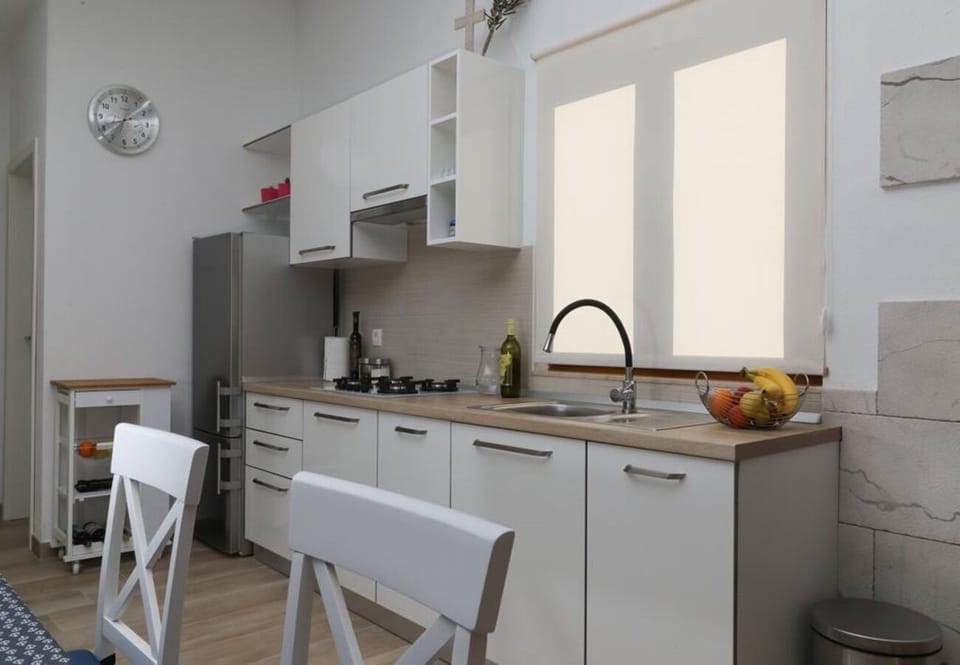 House | Private kitchen | Fridge, stovetop, dishwasher, cookware/dishes/utensils