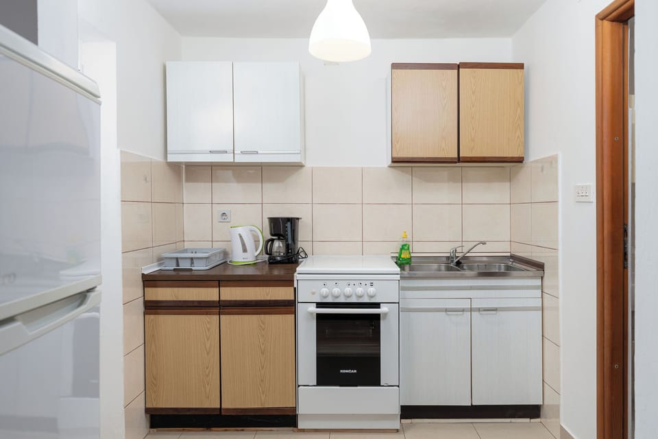 Studio (A1) | Private kitchen | Fridge, oven, stovetop, espresso maker