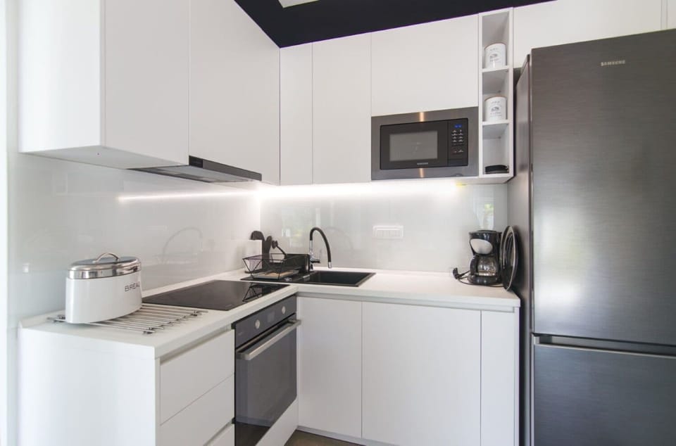 House | Private kitchen | Fridge, microwave, oven, stovetop