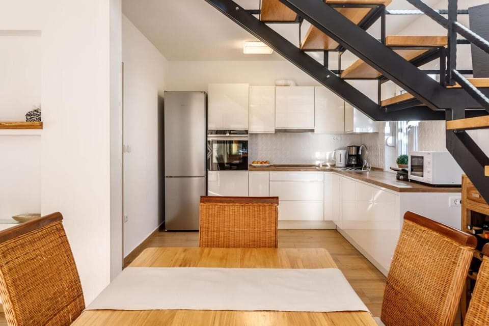 House | Private kitchen | Fridge, microwave, oven, stovetop
