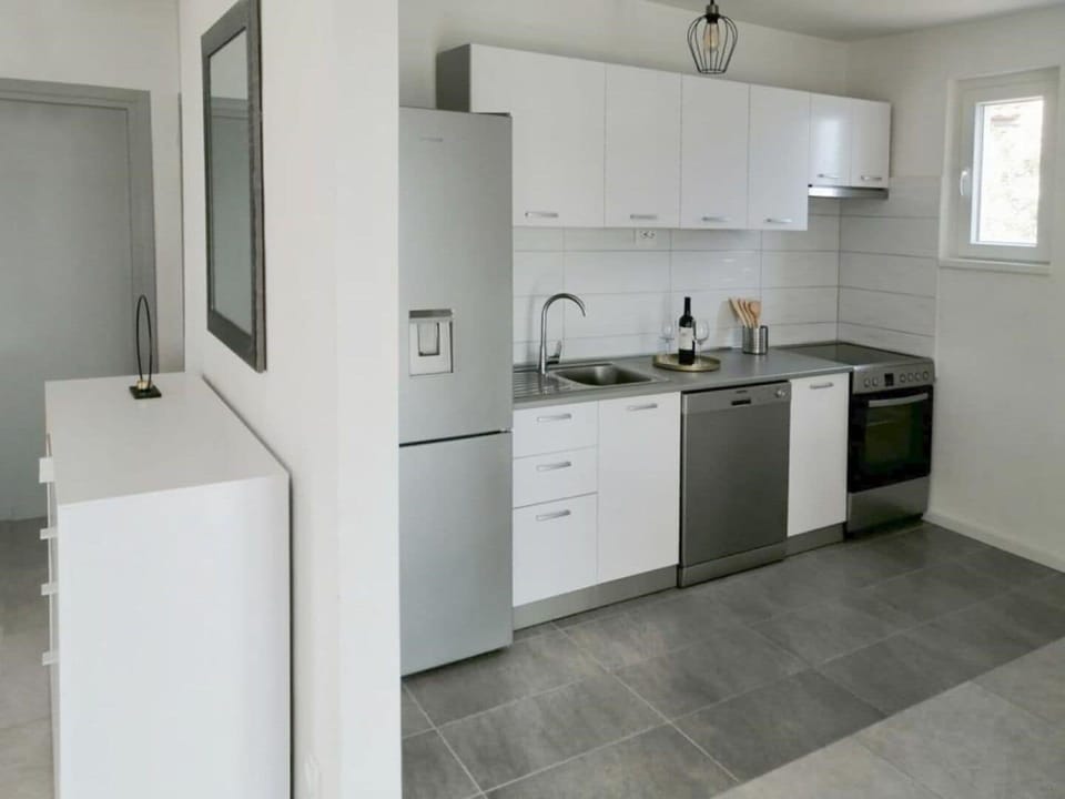 House | Private kitchen | Fridge, microwave, oven, stovetop