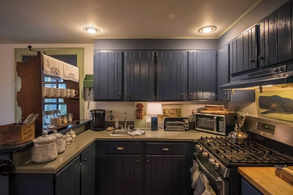 Complimentary coffee, tea, cream, and sugar are provided for your stay. Guests also have use of the microwave, refrigerator, and toaster. 