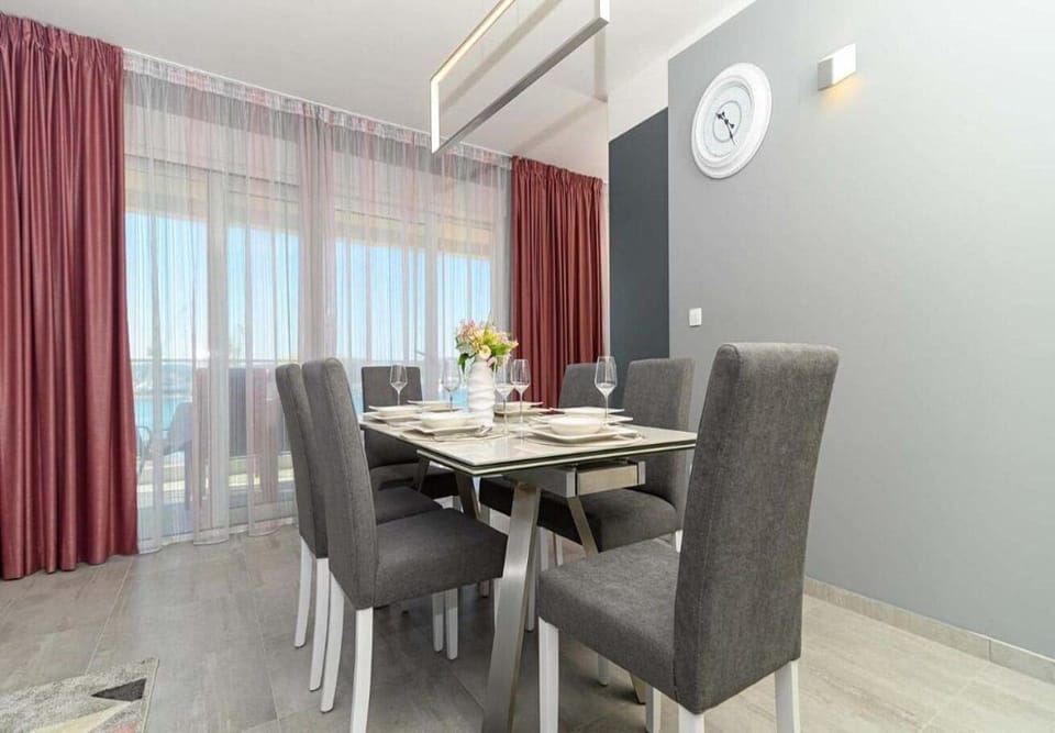Apartment (A1) | Dining