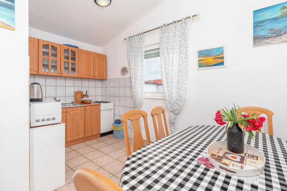 Apartment (A1) | Private kitchen | Fridge, microwave, stovetop, electric kettle