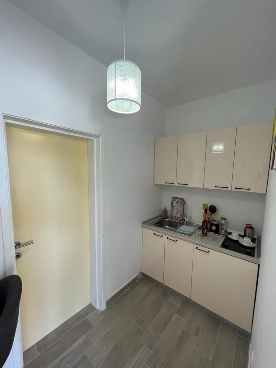 Apartment (A1) | Private kitchen | Fridge, stovetop, electric kettle, cookware/dishes/utensils