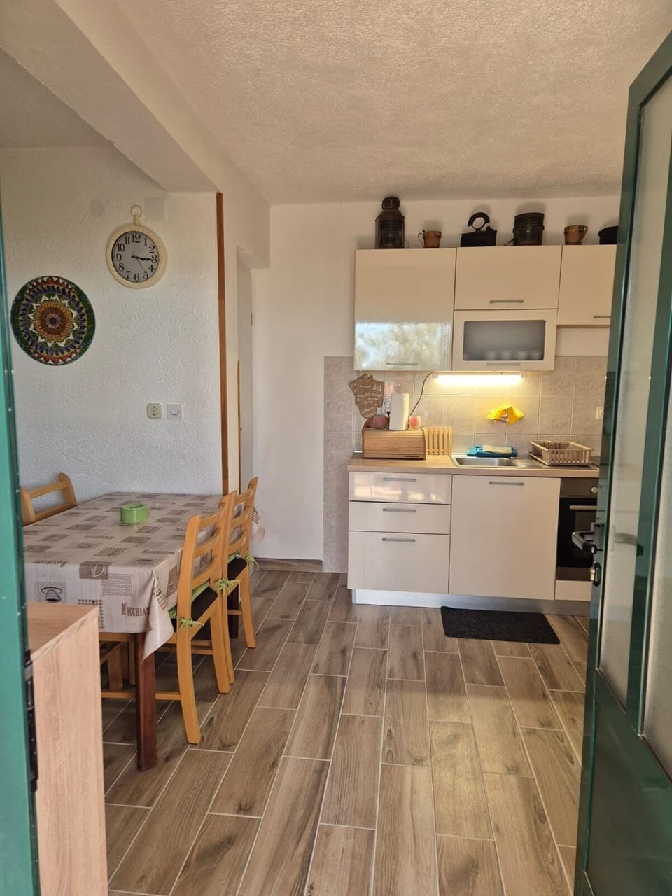 House | Private kitchen | Fridge, microwave, oven, stovetop