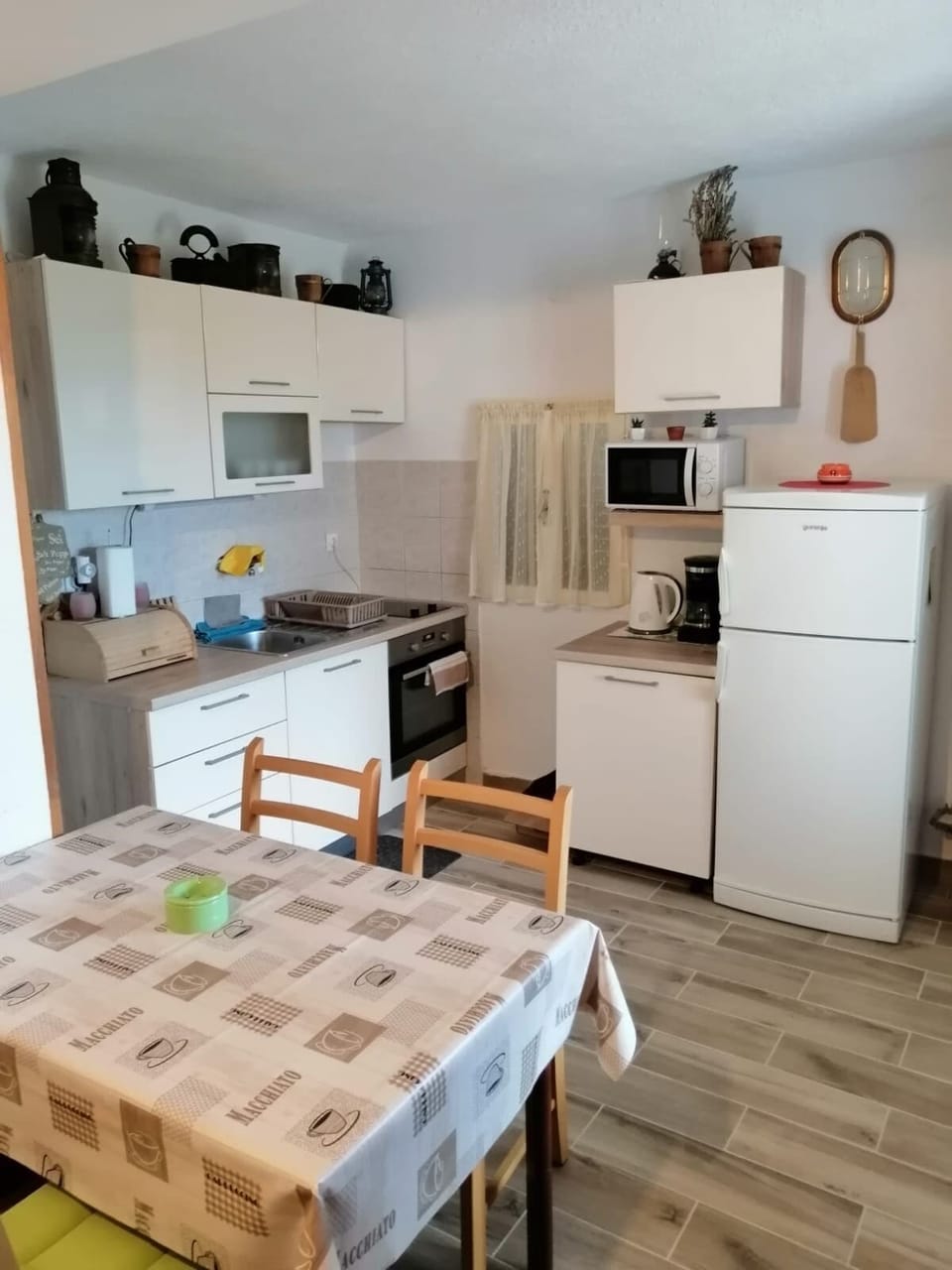 House | Private kitchen | Fridge, microwave, oven, stovetop