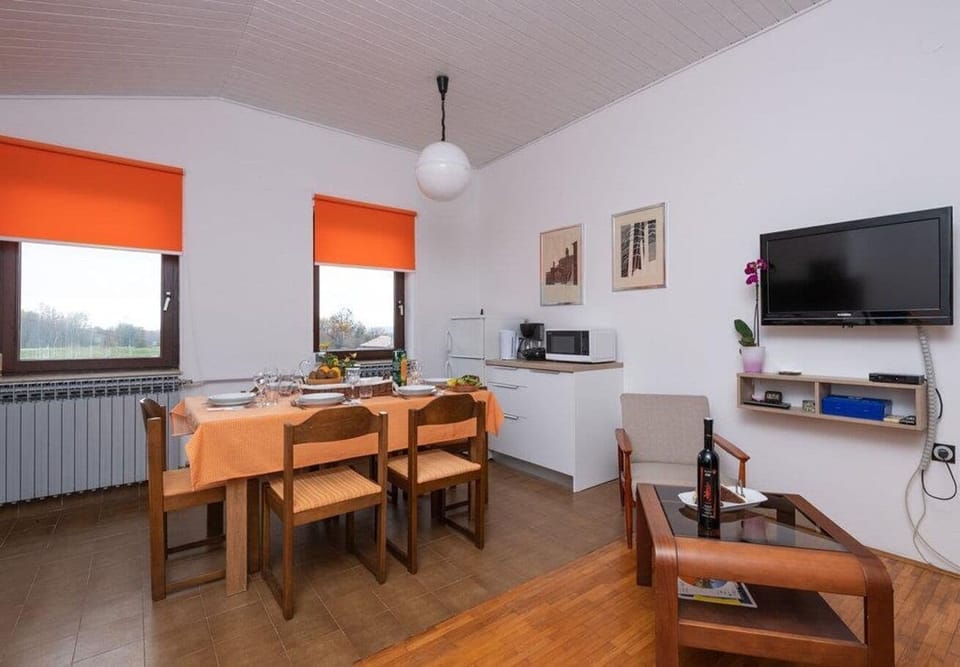 Apartment (A1) | Dining